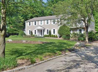 4 Yeoman Dr, Upper Saddle River, NJ 07458