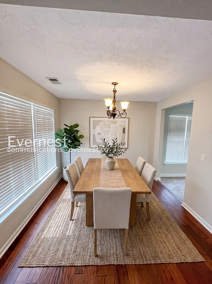3 bed, 2.0 bath, 1381 sqft, $2,200 — Photo 3