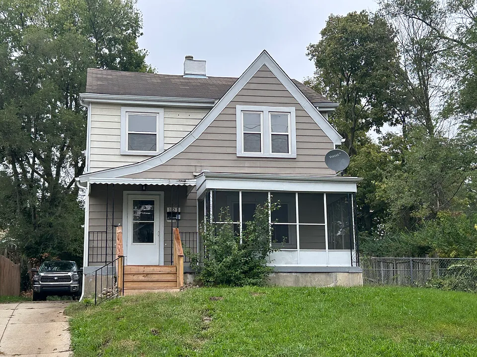 121 E Hillcrest Ave
