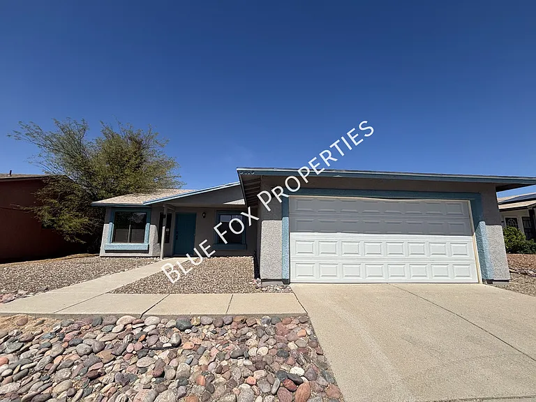 9825 N Camino Vado — Photo 1