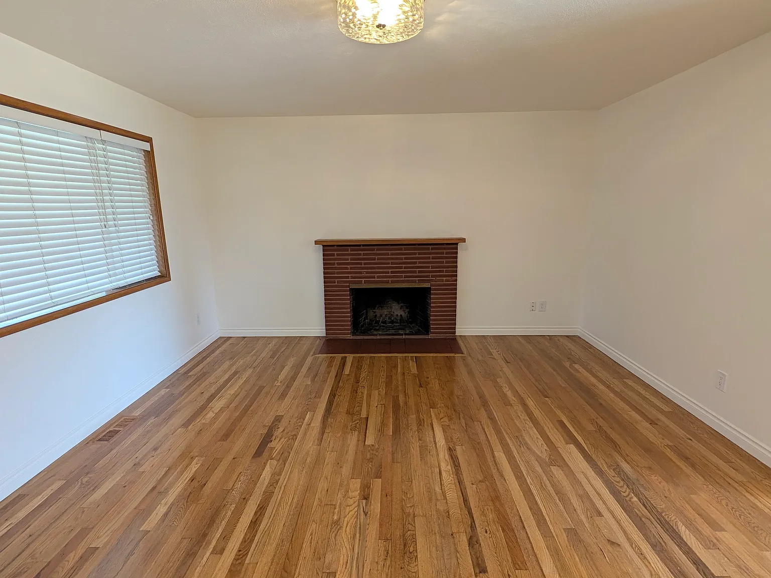 3 bed, 1.5 bath, 1128 sqft, $2,845 — Photo 4