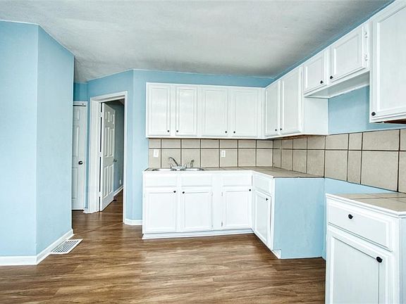 3rd image of 223 N 25th St