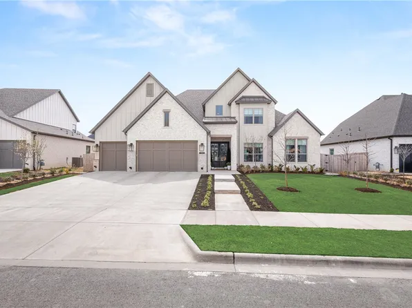 8806 Comet Dr, Bentonville, AR 72713