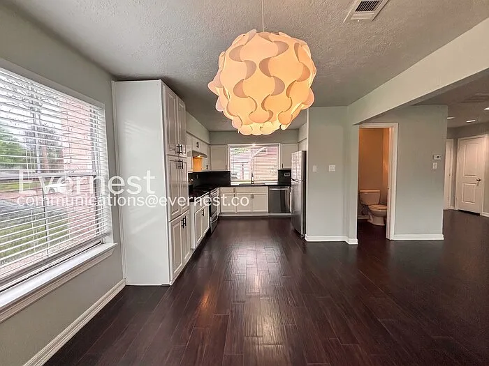 7842 Royan Dr — Photo 10