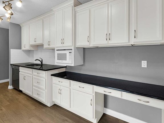 4th image of 1602 11th Ave SW #210