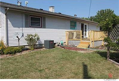 3rd image of 905 Howard St