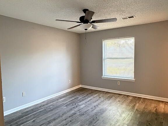 4th image of 1402 Dover Rd