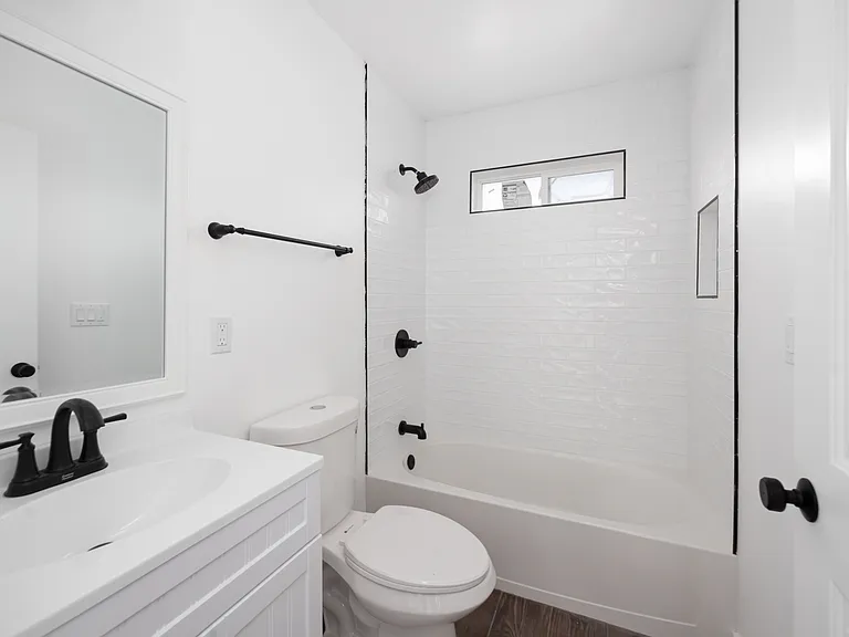 1138 W 94th St — Photo 3