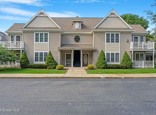 401 Mallards Pond Ln, Schenectady, NY 12303