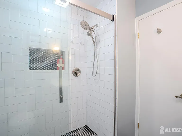 63 Carlisle Ct — Photo 36