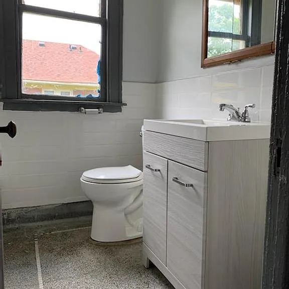 2286 W Philadelphia St — Photo 4