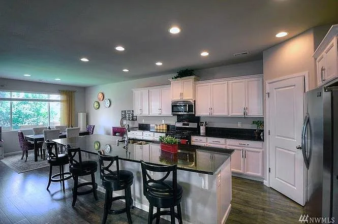 4 bed, 2505 sqft, $2,895 — Photo 3