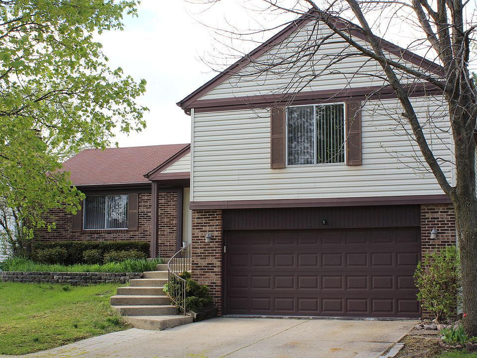 1st image of 214 Amber Ln