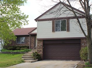 214 Amber Ln, Vernon Hills, IL