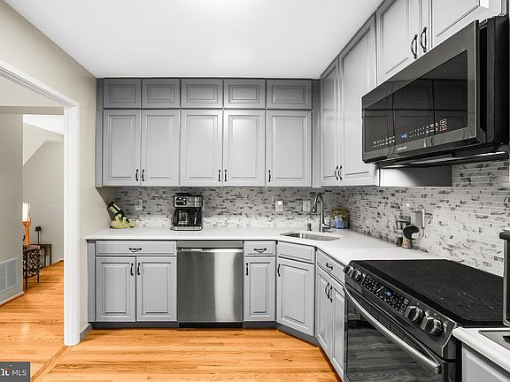 4th image of 2418 Ridgehampton Ct