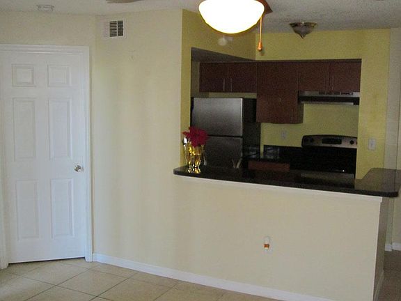 5th image of 425 Fountainhead Cir