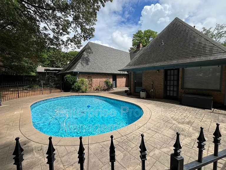 6700 N Kirby Oaks Cv — Photo 34