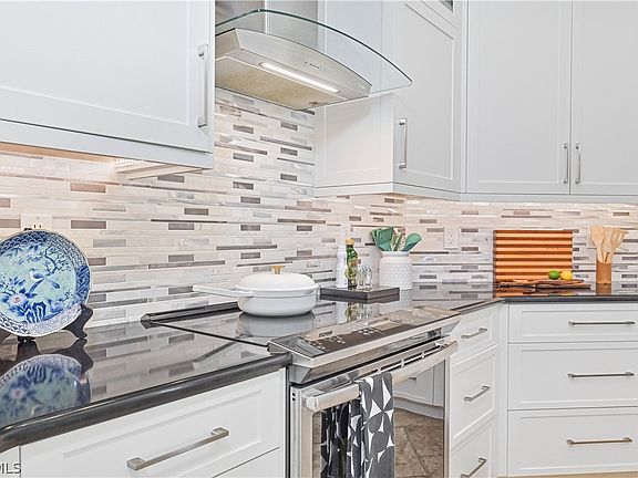 3rd image of 24680 Paradise Rd