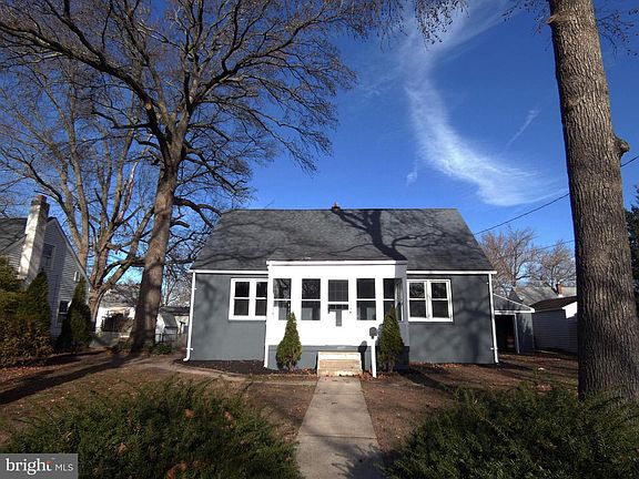 3rd image of 411 Manor Ave