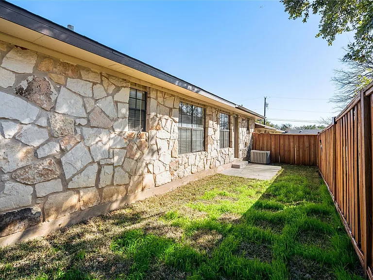 3800 Foust Trl #B — Photo 16