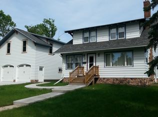 411 E 4th St, Morris, MN 56267