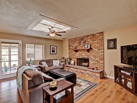 2nd image of 1906 E Balboa Dr