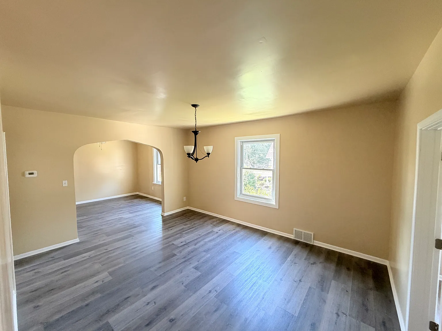 3 bed, 1000 sqft, $1,400 — Photo 3