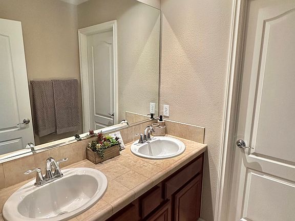 4th image of 5344 Brighton Ct #1