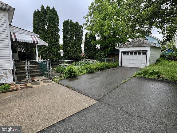 2nd image of 830 Miller St