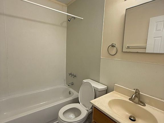5th image of 335 Starling St