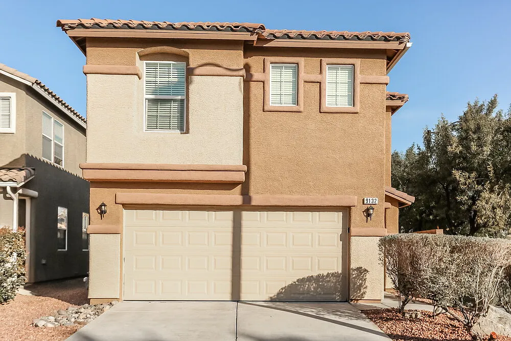 4 bed, 2.0 bath, 1674 sqft, $2,055 — Photo 1