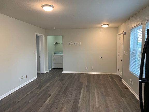 4th image of 773 Hilltop Dr