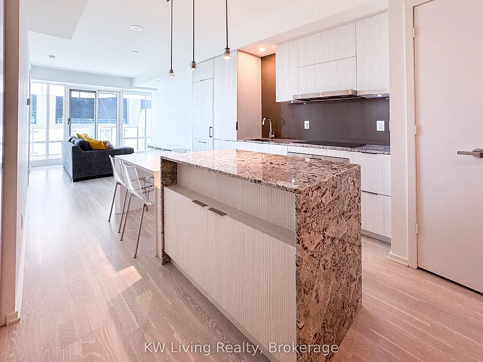 1 Bloor St E #6107