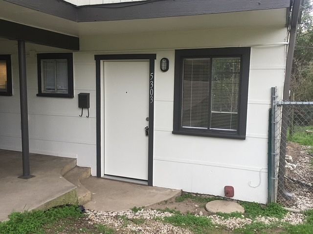 1st image of 5301 Lovell Ave #5303