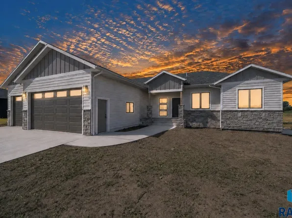 408 E 11th St, Crooks, SD 57020