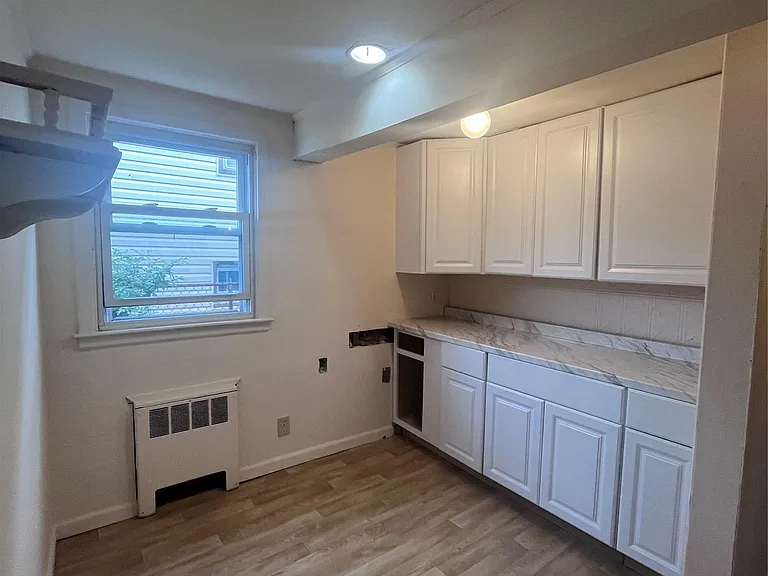 348 E Beech St #LOWER — Photo 5