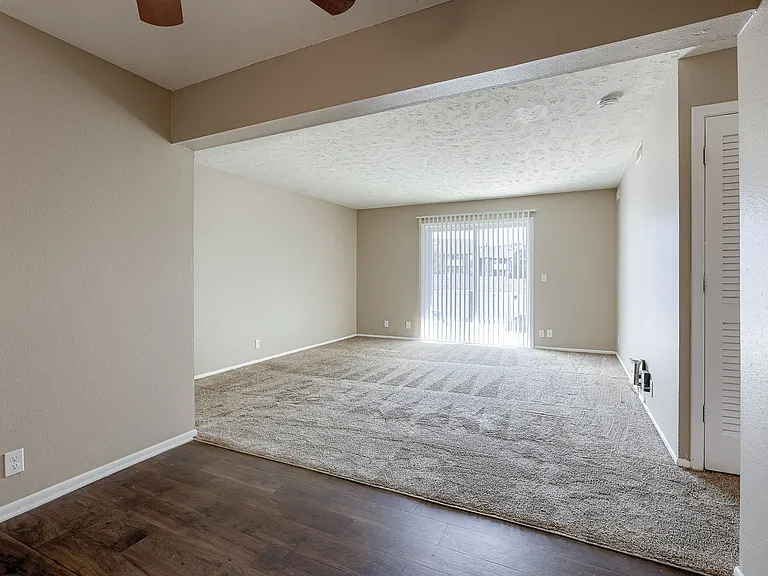 Omaha, NE Evergreen Terrace Apartments | 11A | Dining