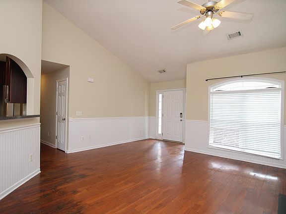 3rd image of 520 Arrie Dr