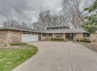 2900 Crestview Dr, Appleton, WI 54915