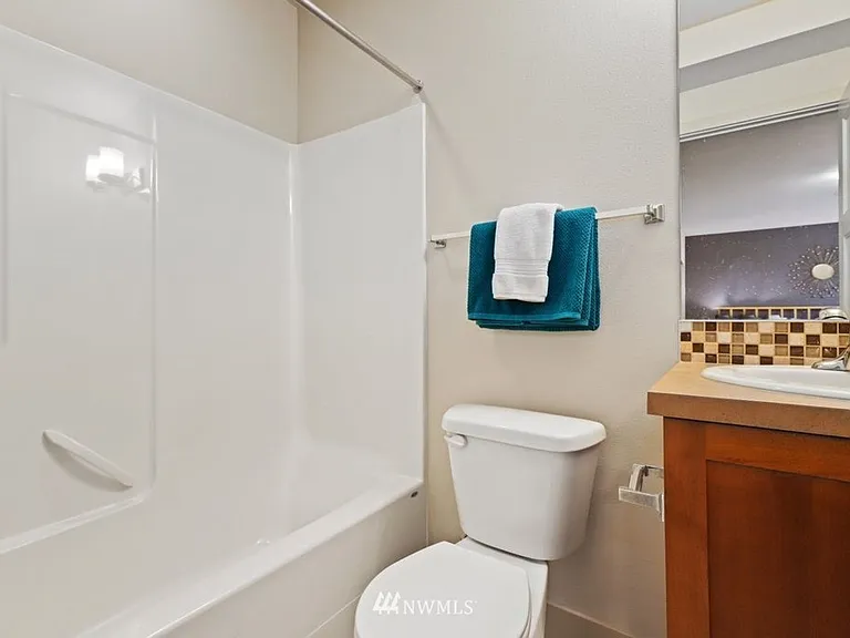 1633 California Ave SW #A — Photo 17