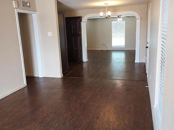 5th image of 1901 N Benton St