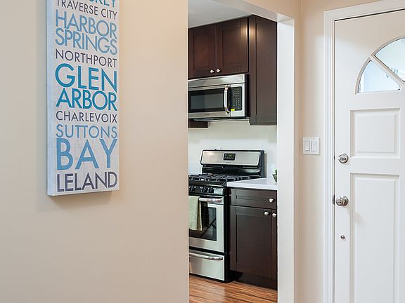 4th image of 8441 Bashan Lake Ave