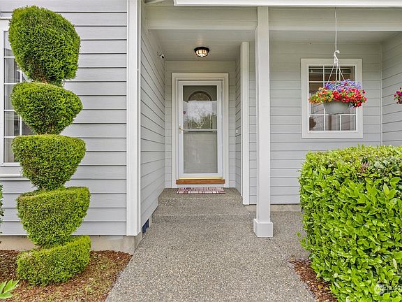 3rd image of 2918 Stirling Court SE