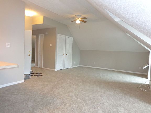 3rd image of 407 Fairfax Ave APT 302