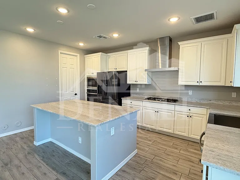 15068 W Pierce St — Photo 10