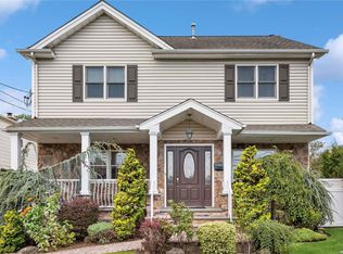 161 Roxbury Rd S, Garden City, NY 11530