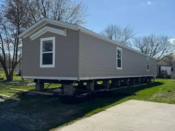 115 W 17th St, Coal Valley, IL 61240