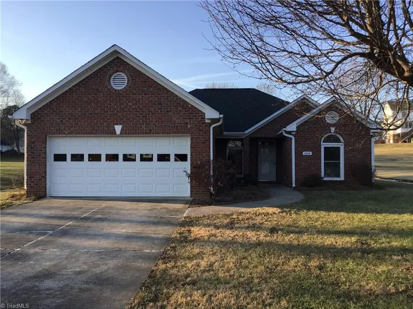 1024 Riverpointe Dr, East Bend, NC 27018