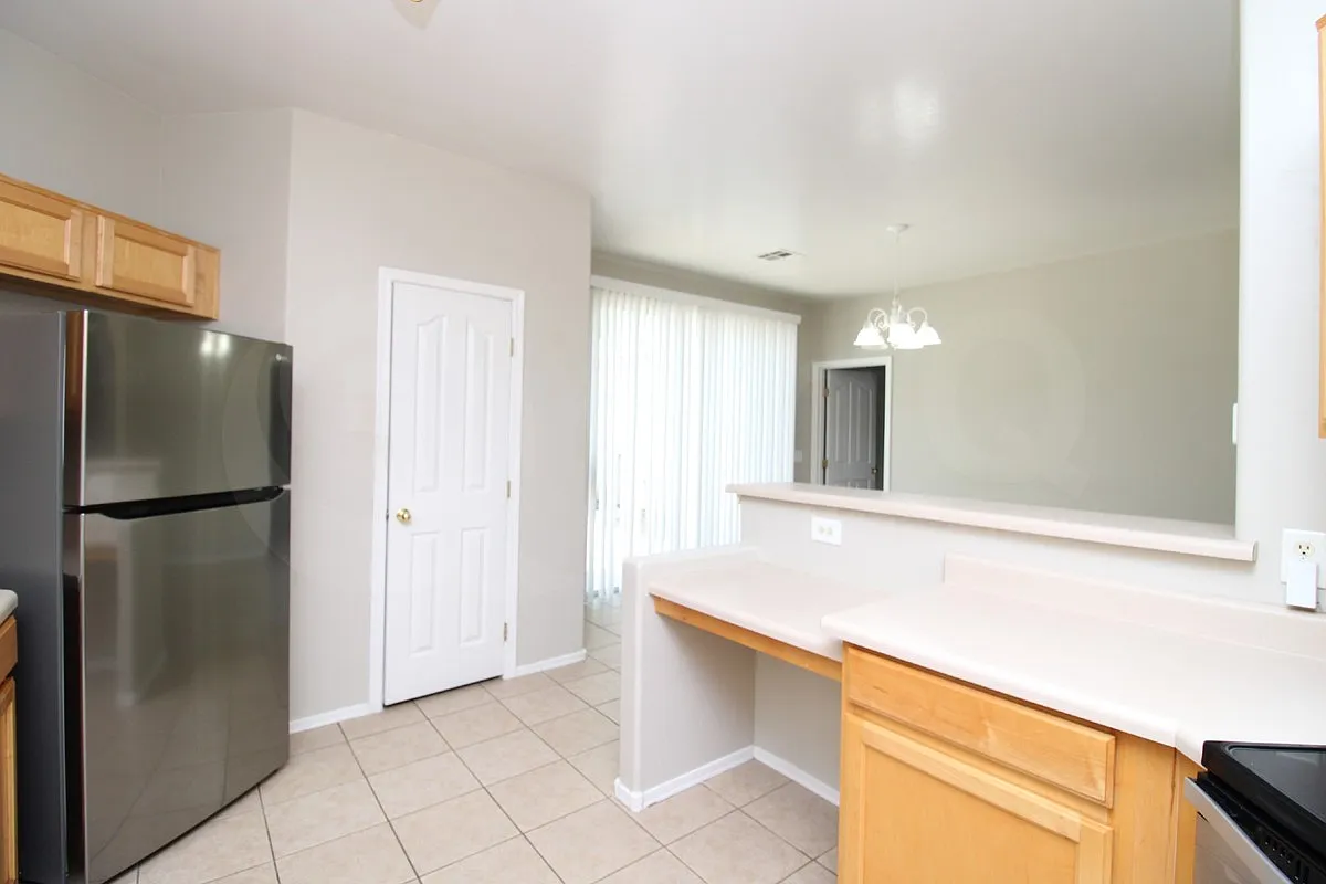 3 bed, 2.0 bath, 1510 sqft, $2,095 — Photo 4