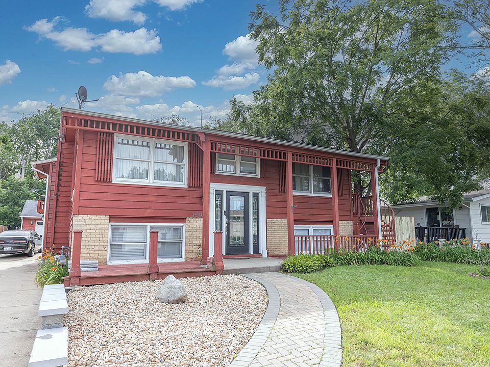 1402 Adams St, Lake In The Hills, IL 60156 Zillow